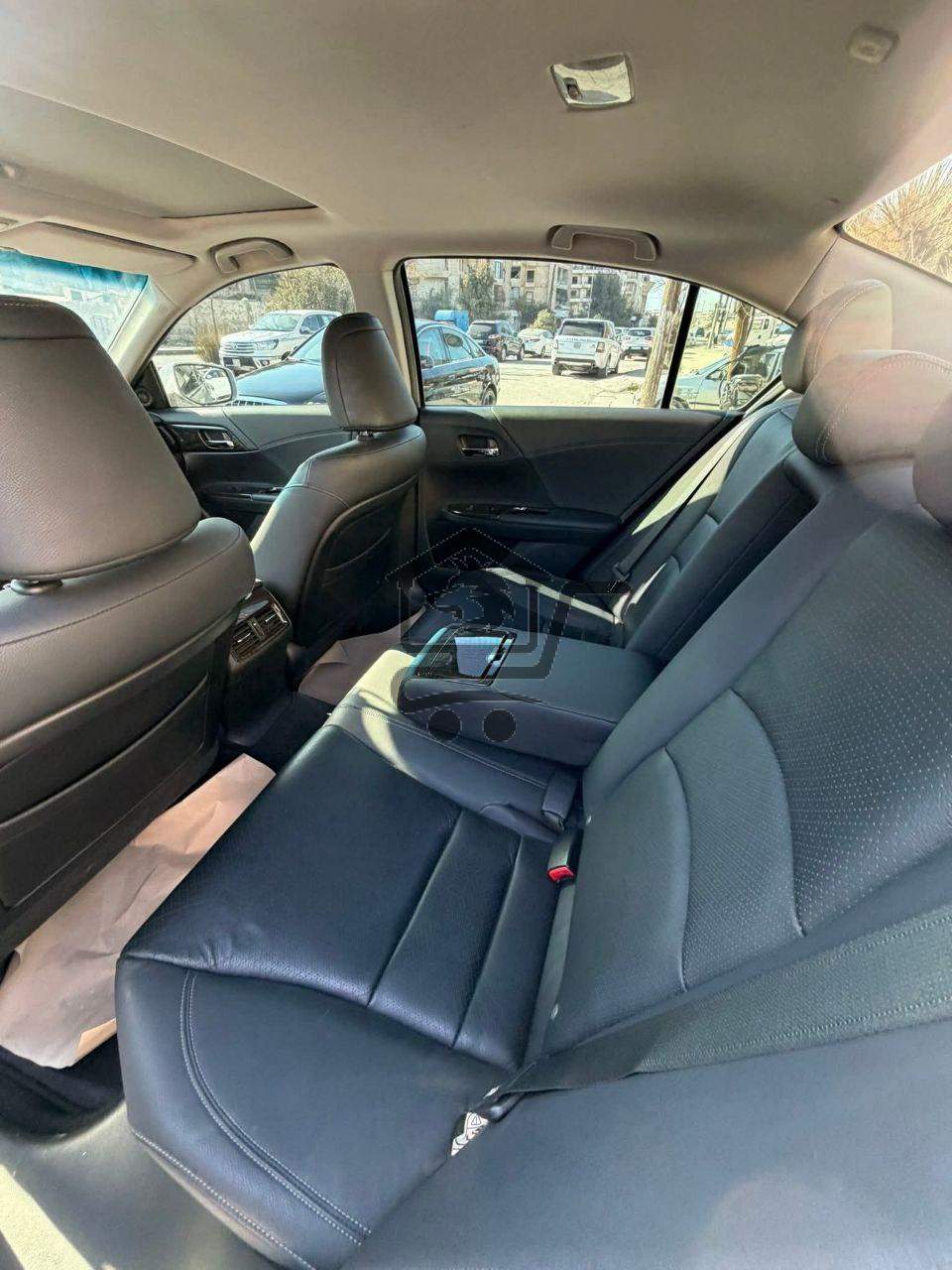 Honda Accord 2013 V6 - الصورة 10