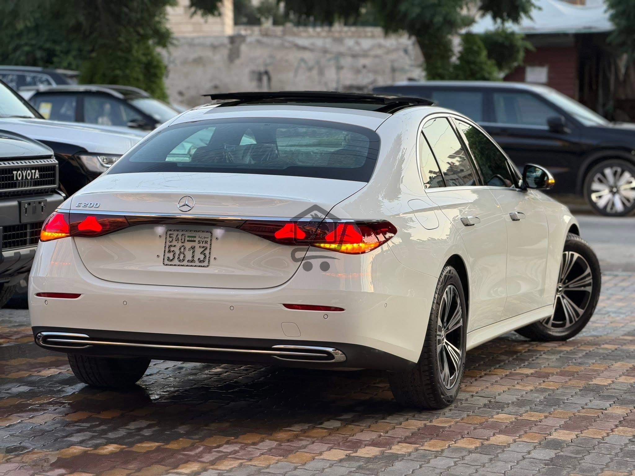 Mercedes-Benz E200 2025 - الصورة 2