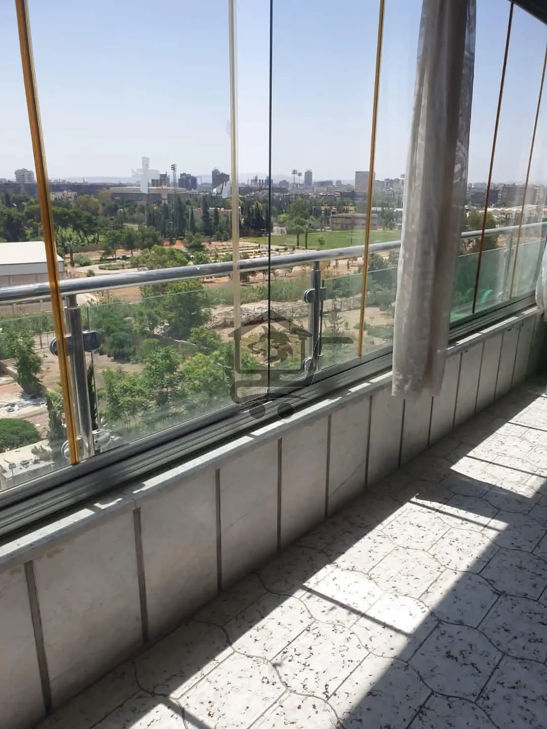 شقة بإطلالة بانورامية بدون فرش - الصورة 1