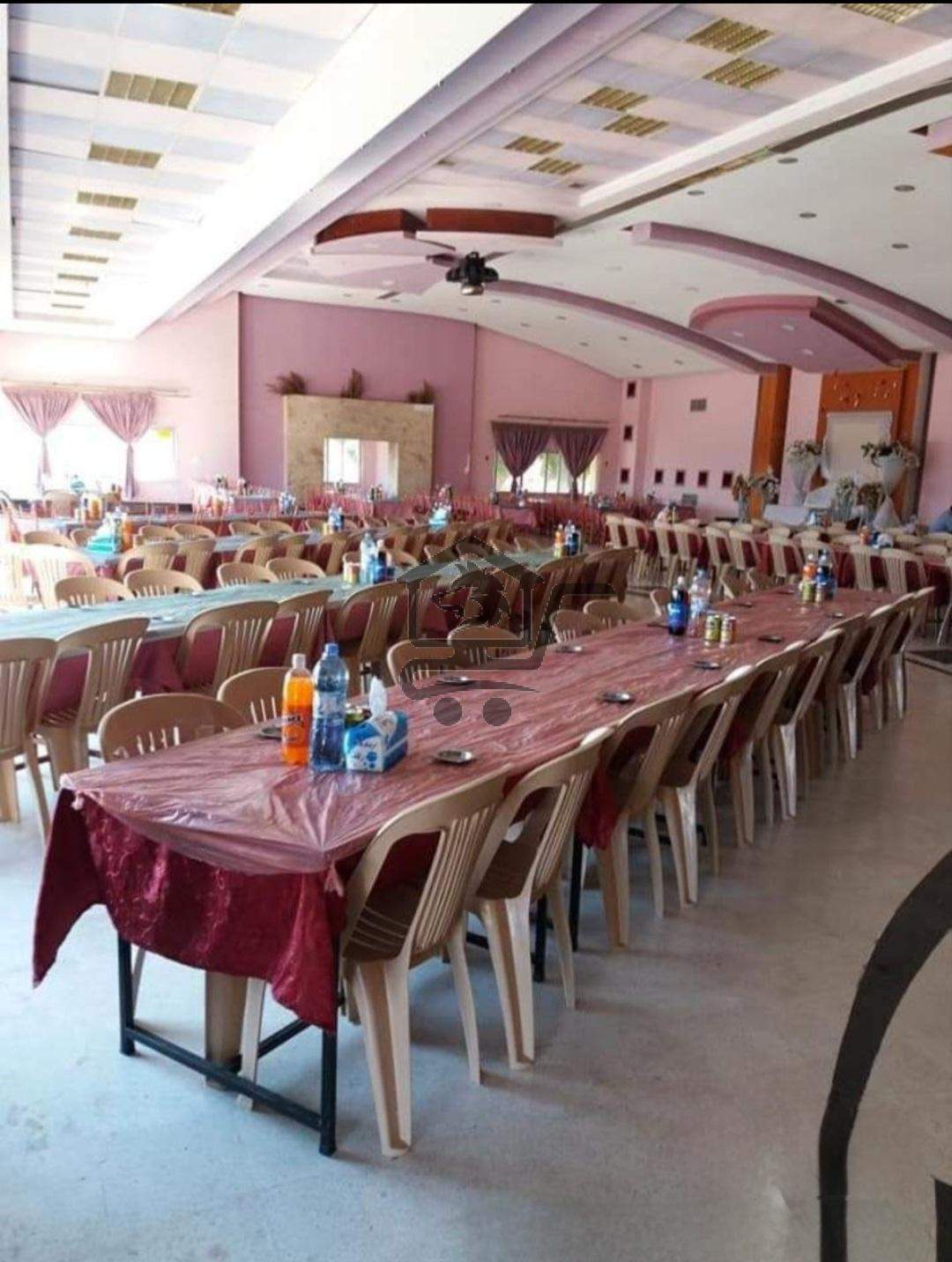 مطعم بمساحة واسعة - الصورة 5