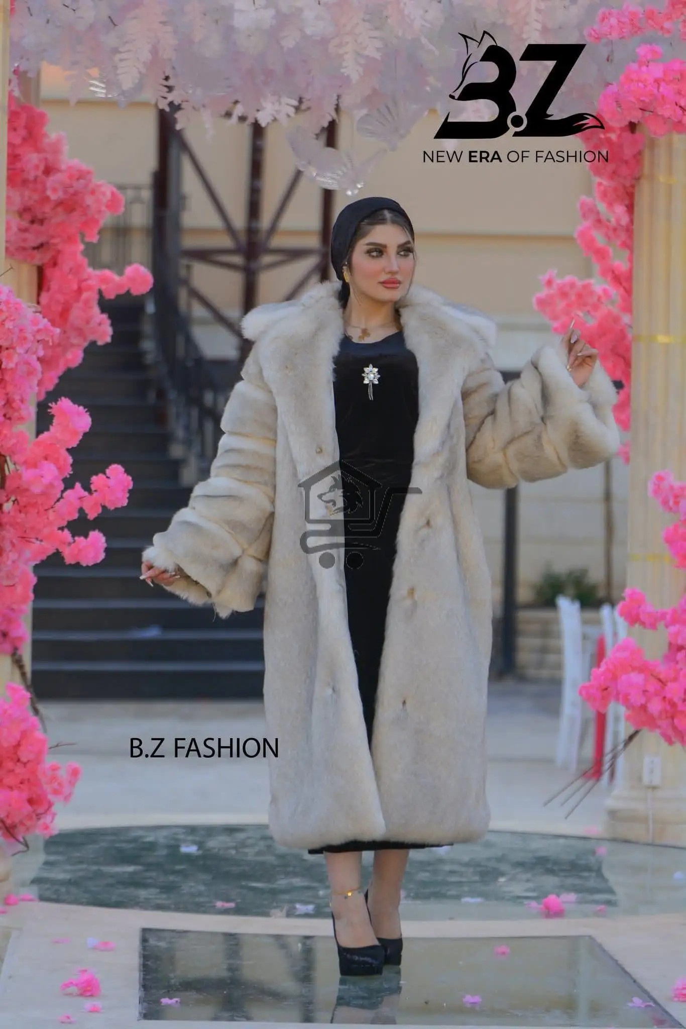 مانطو فرو ملكي - الصورة 2