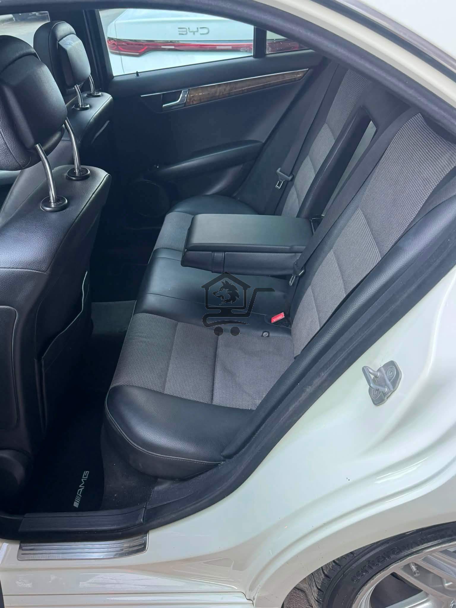 Mercedes-Benz C300 2011 - الصورة 10