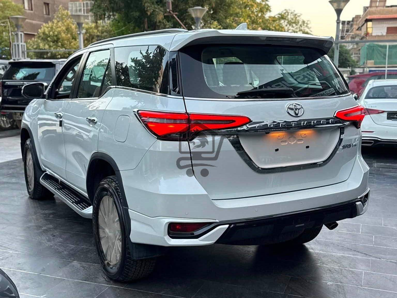 Toyota Fortuner SR5 - الصورة 4