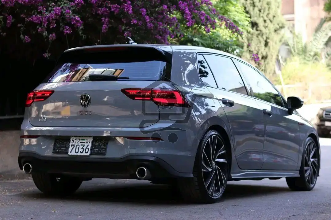 Volkswagen Golf GTI - الصورة 1