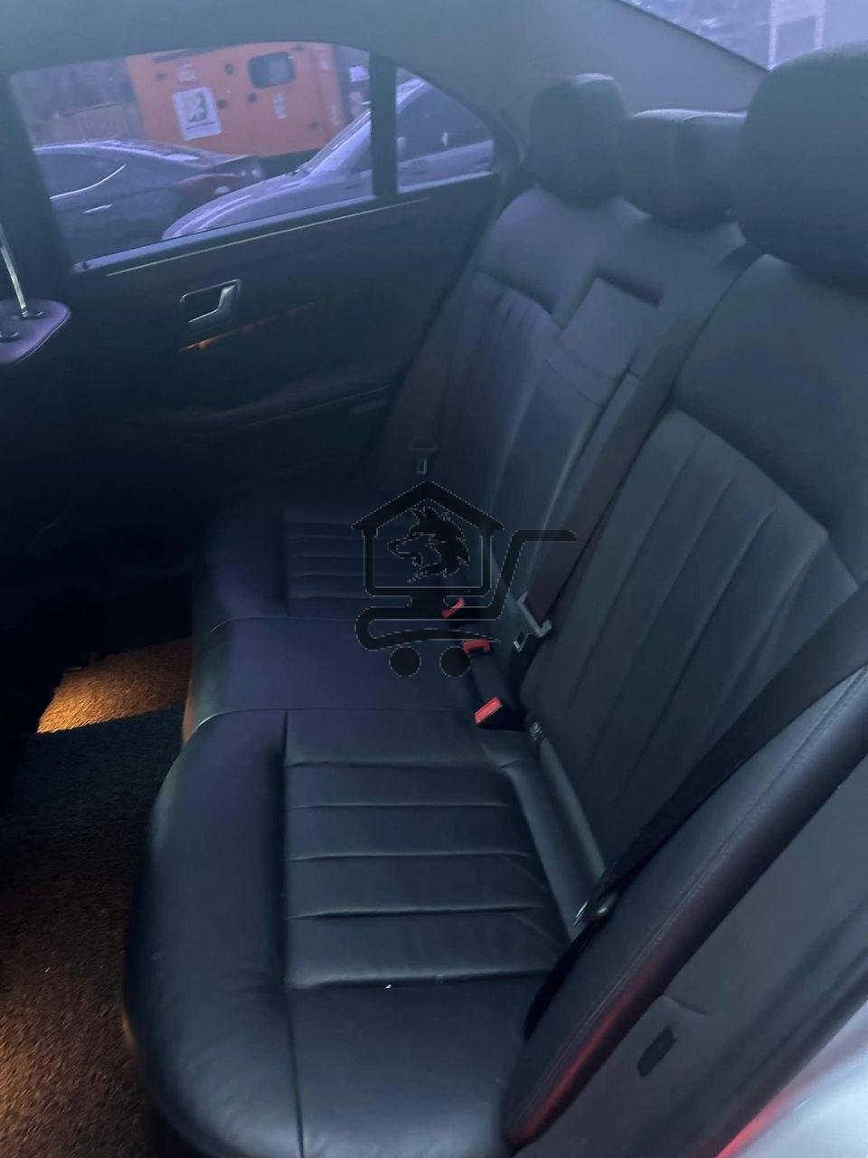 Mercedes benz E300 - الصورة 9