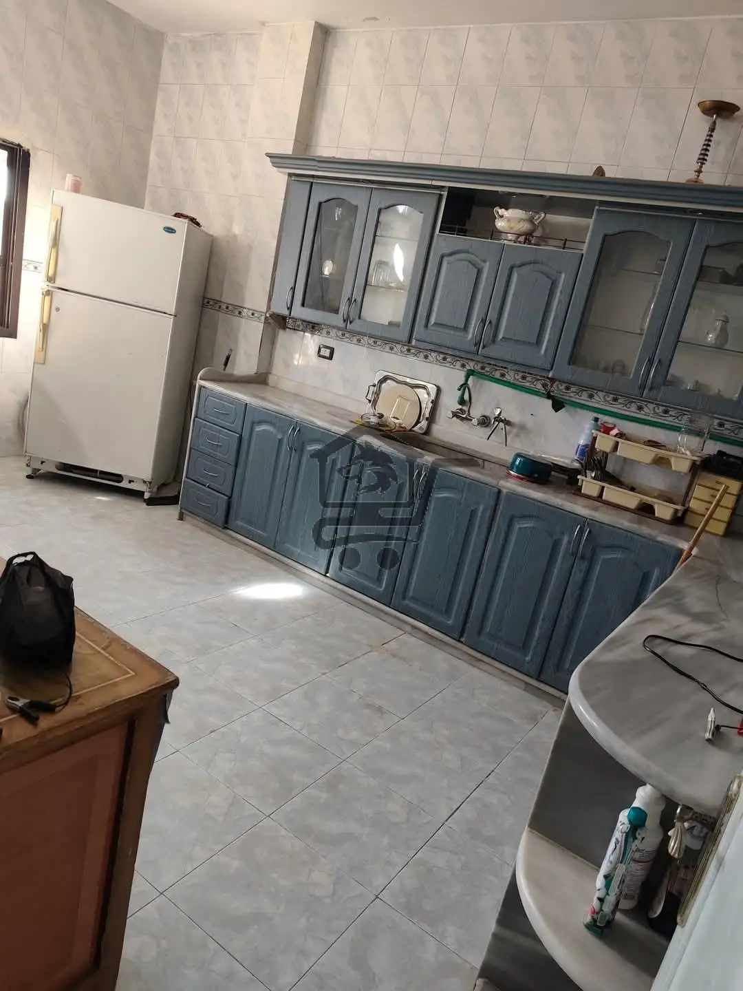 شقة مؤلفة من خمس غرف بدون فرش - الصورة 3