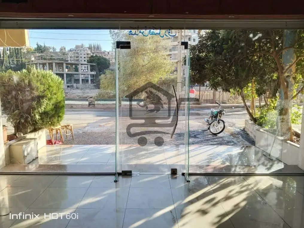 فرصة ذهبية لامتلاك محل تجاري بموقع خدمي - الصورة 1