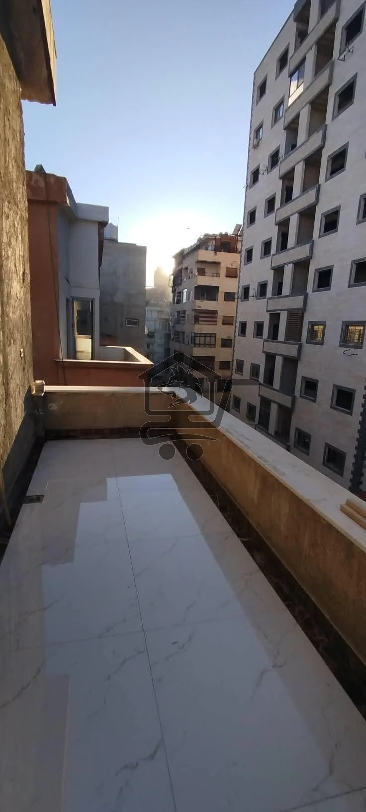 شقة دوبلكس بكسوة عصرية - الصورة 1