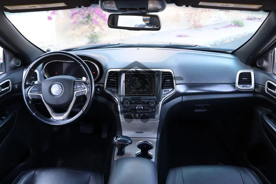 Jeep Cherokee - الصورة 3