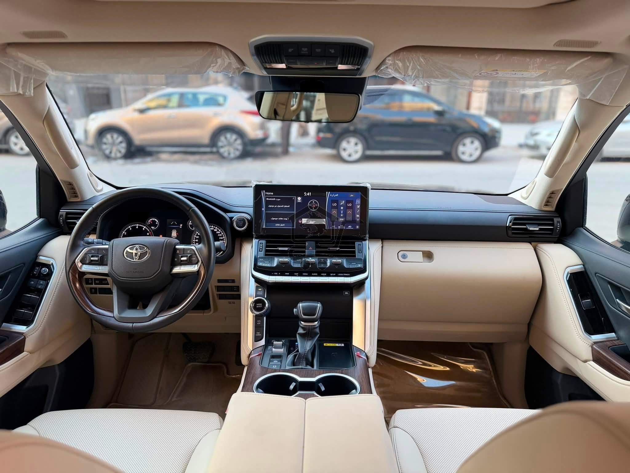 Toyota Land Cruiser GXR - الصورة 6