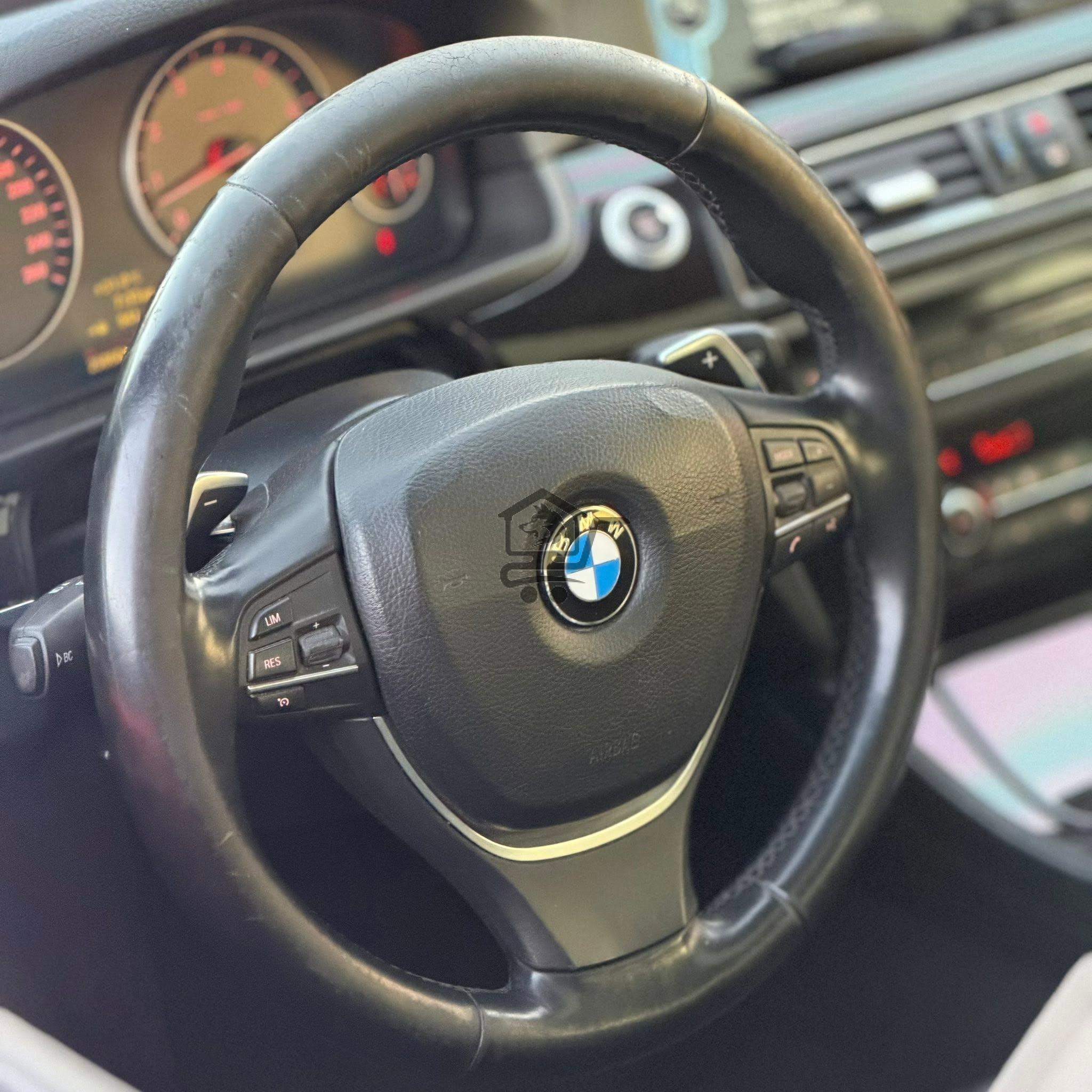 BMW 530i 2011 - الصورة 8