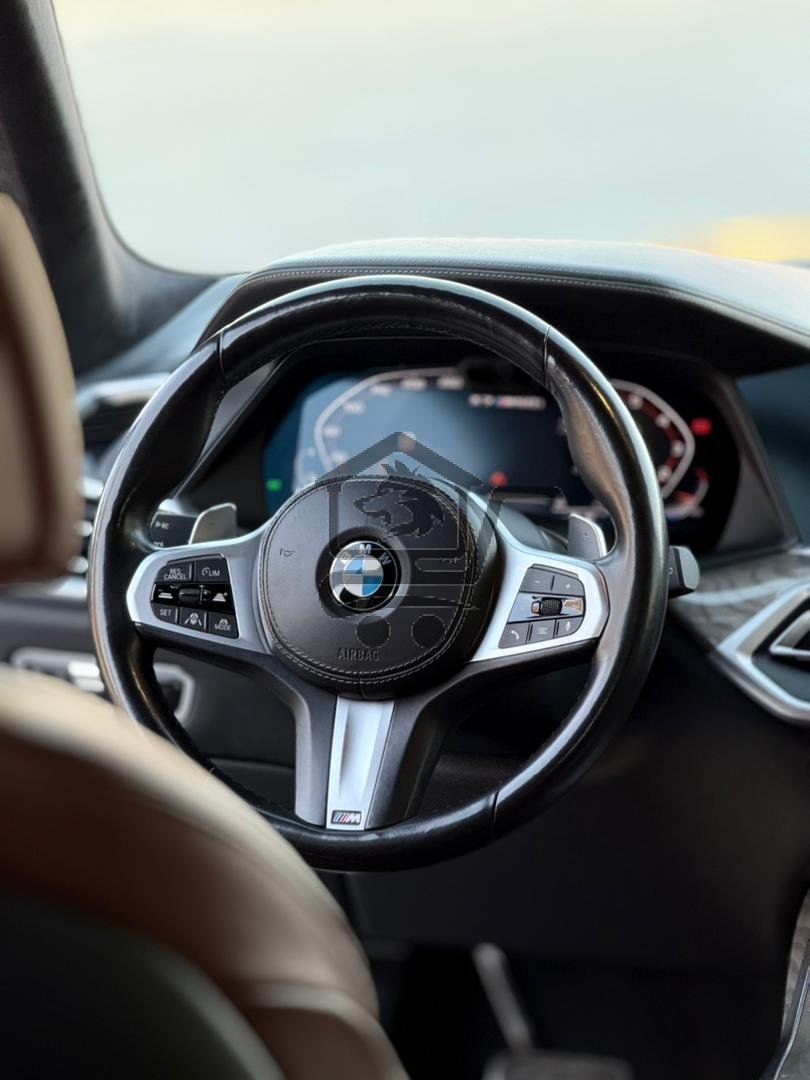 BMW X7 M50 - الصورة 8