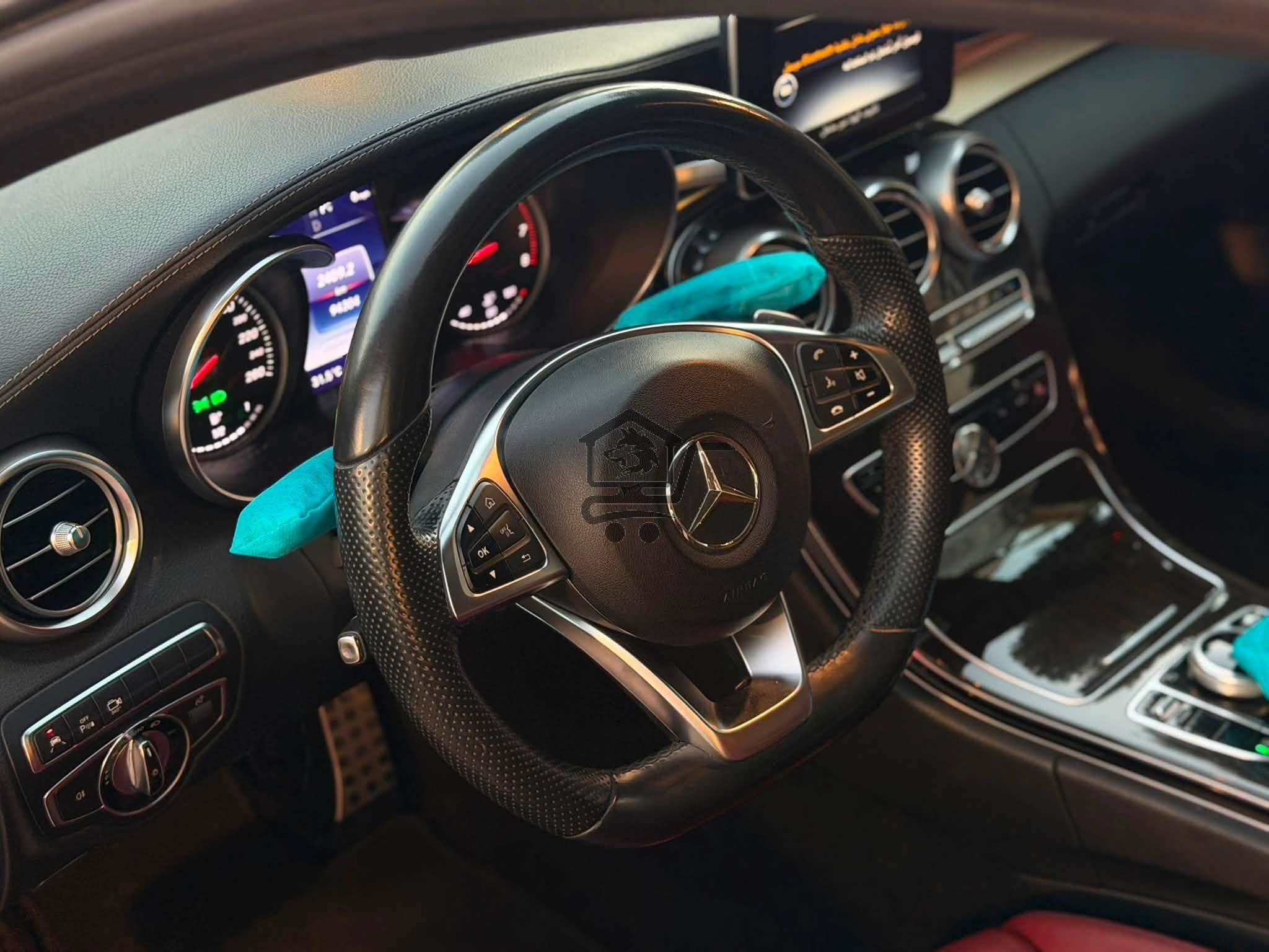 Mercedes-Benz C200 Coupe - الصورة 7