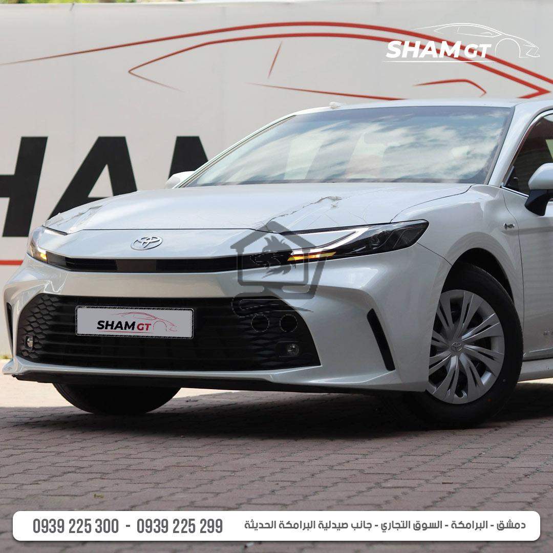Toyota Camry Hybrid E - الصورة 3