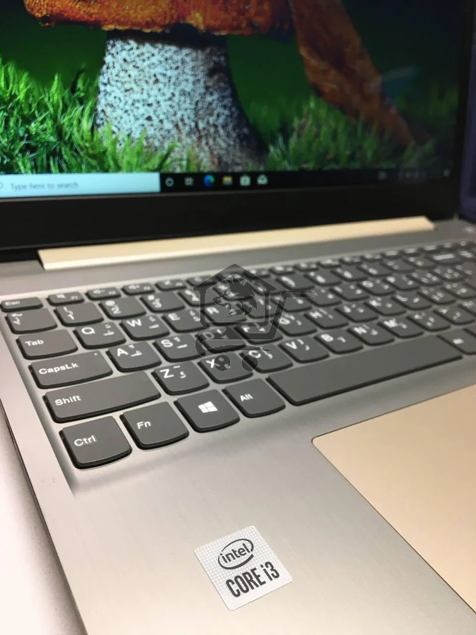 لابتوب LENOVO مستعمل شاشة تاتش ومعالج جيل عاشر - الصورة 3