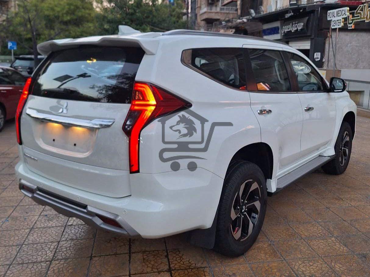 Mitsubishi Montero Sport - الصورة 4