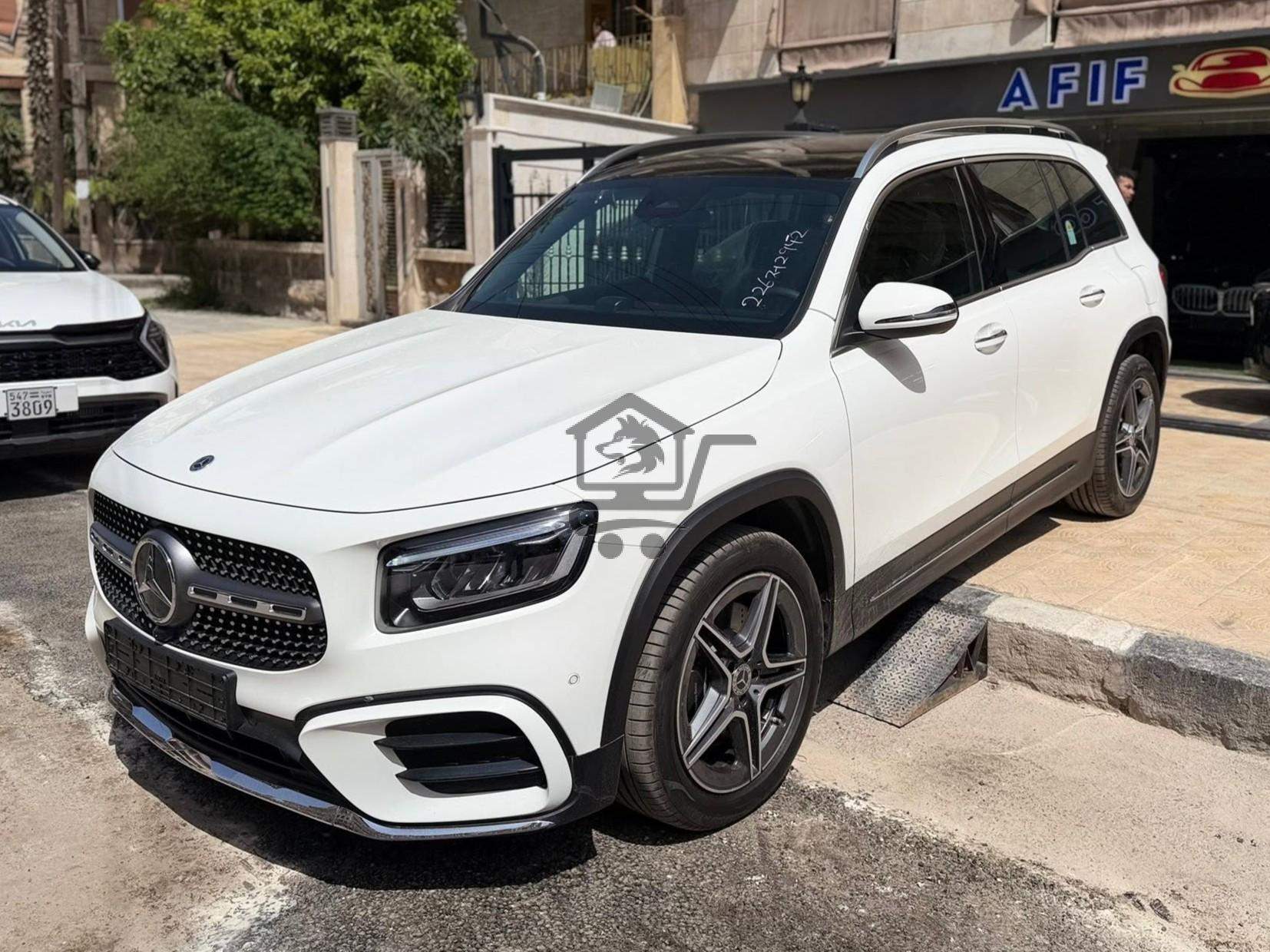 Mercedes-Benz GLB 250 - الصورة 1