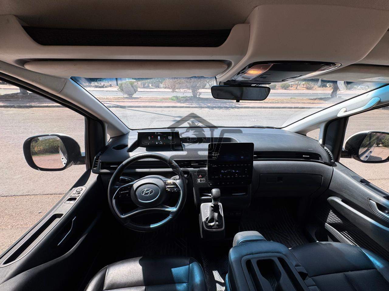 فان هيونداي ستاريا 2022 HTRAC - الصورة 9