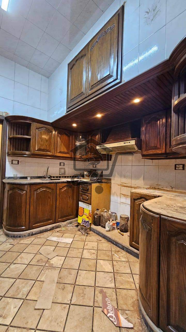 للبيع شقة سكنية قيد التجديد - الصورة 4