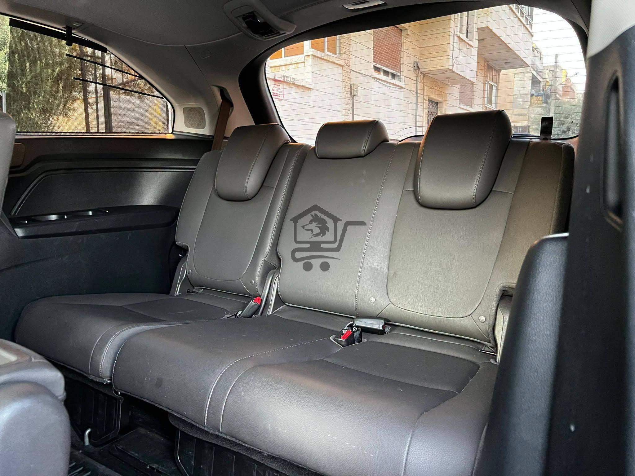 Honda Odyssey Touring - الصورة 10