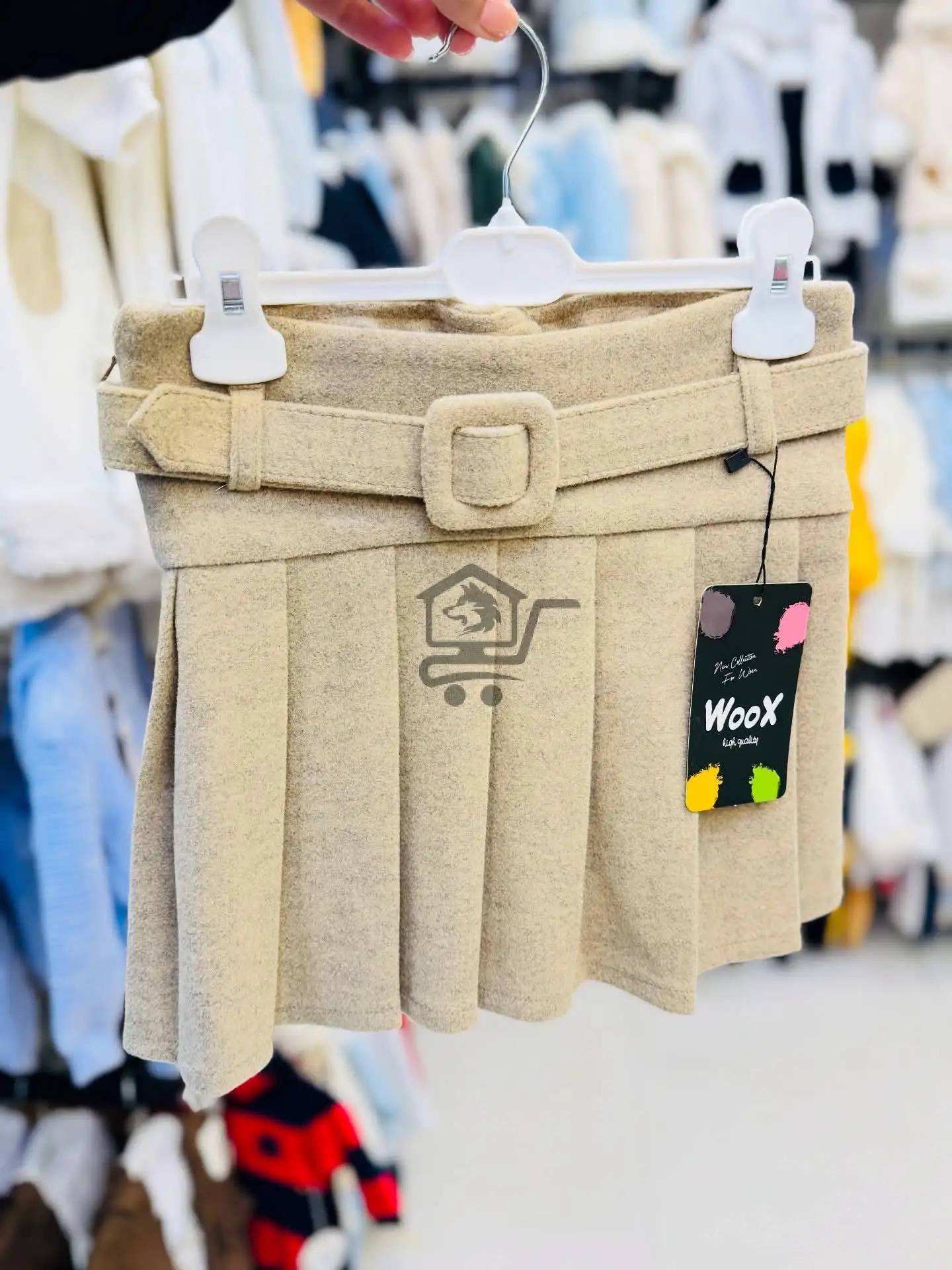 تنورة قصيرة - الصورة 1