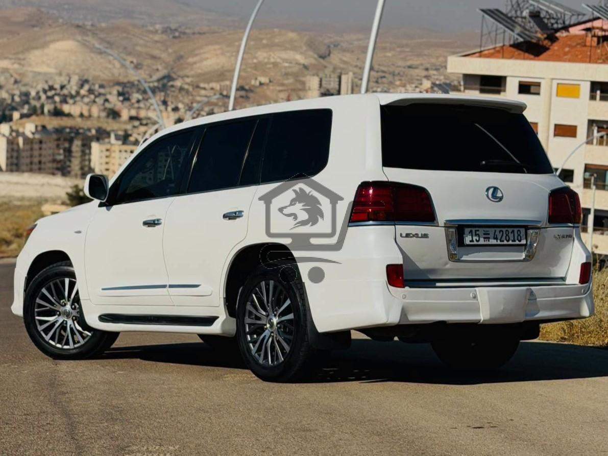 Lexus LX570 2011 - الصورة 2