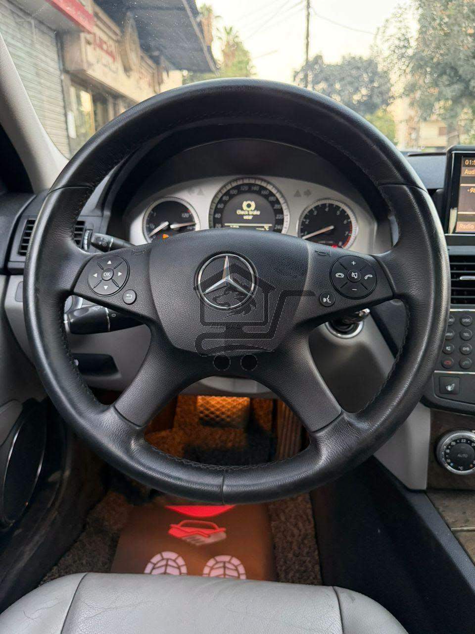 Mercedes-Benz C250 2009 - الصورة 7