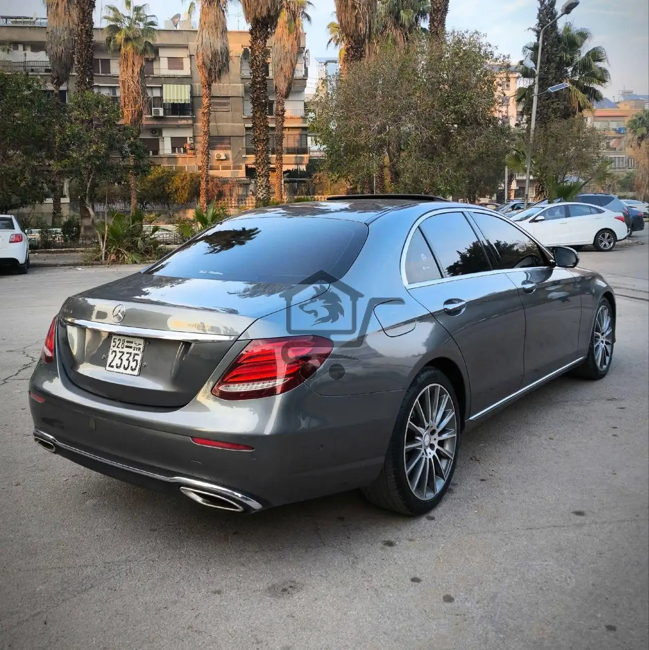 Mercedes-Benz E200 - الصورة 4