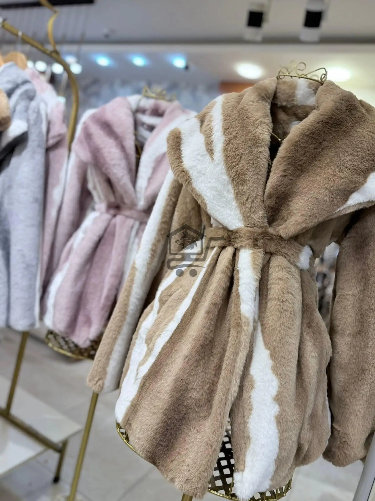 جاكيت فرو ملكي - الصورة 4