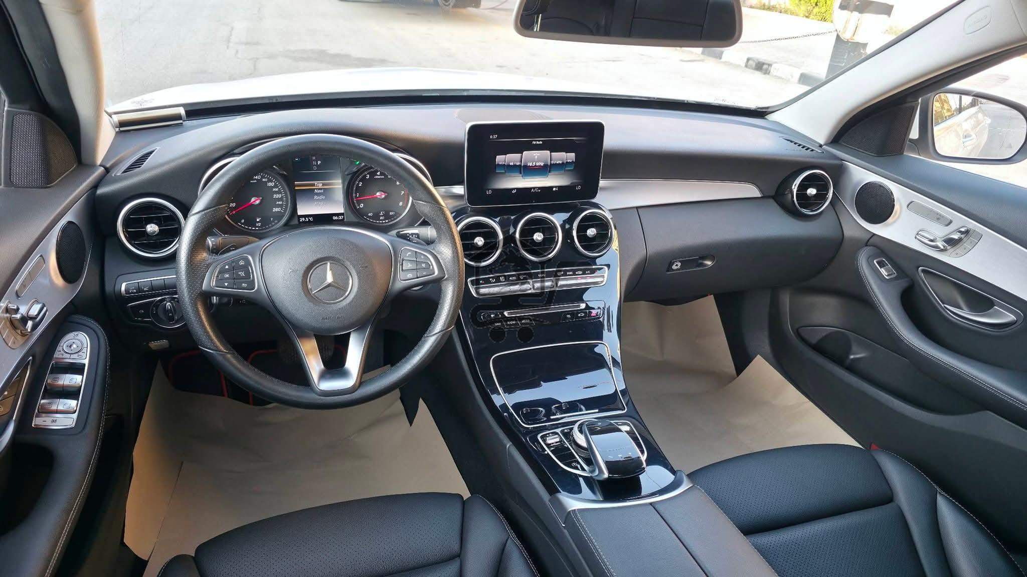 Mercedes C200 - الصورة 6