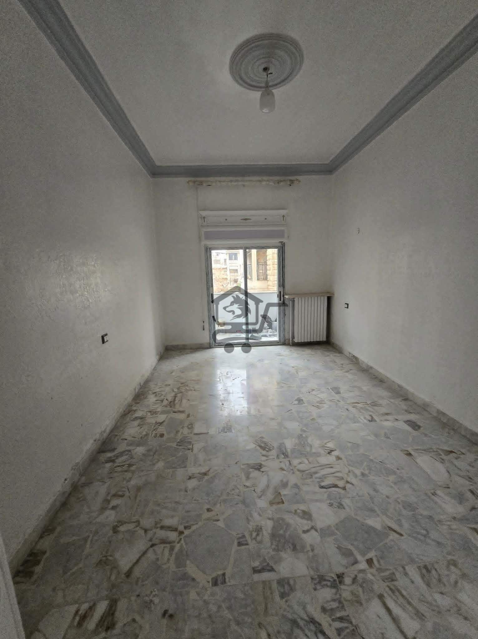 شقة بإكساء جيد - الصورة 3