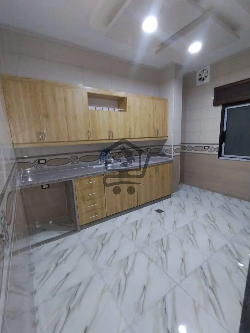 شقة ثلاث غرف مكسية بدون عفش - الصورة 3