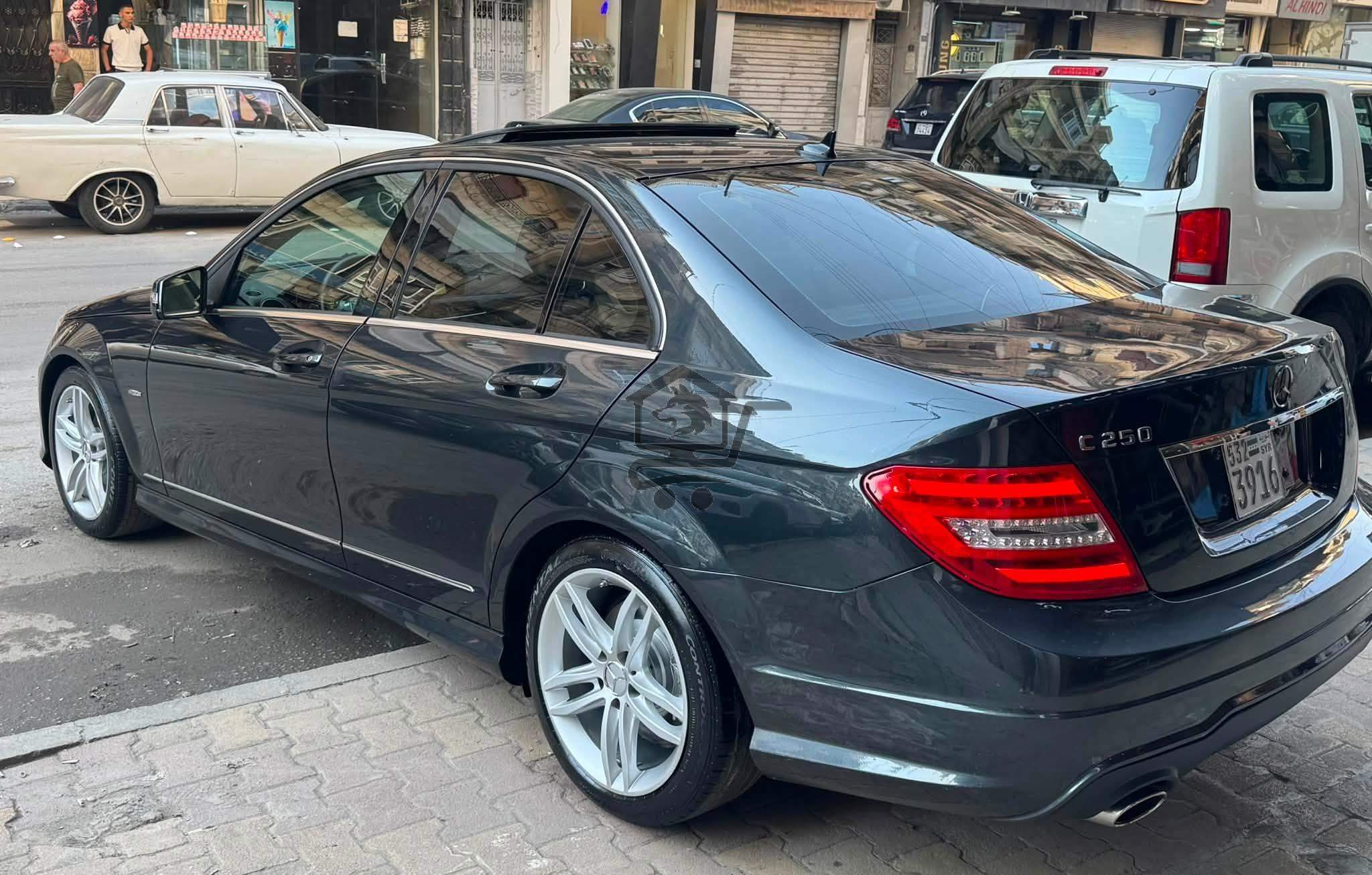 Mercedes-Benz C250 2012 - الصورة 4