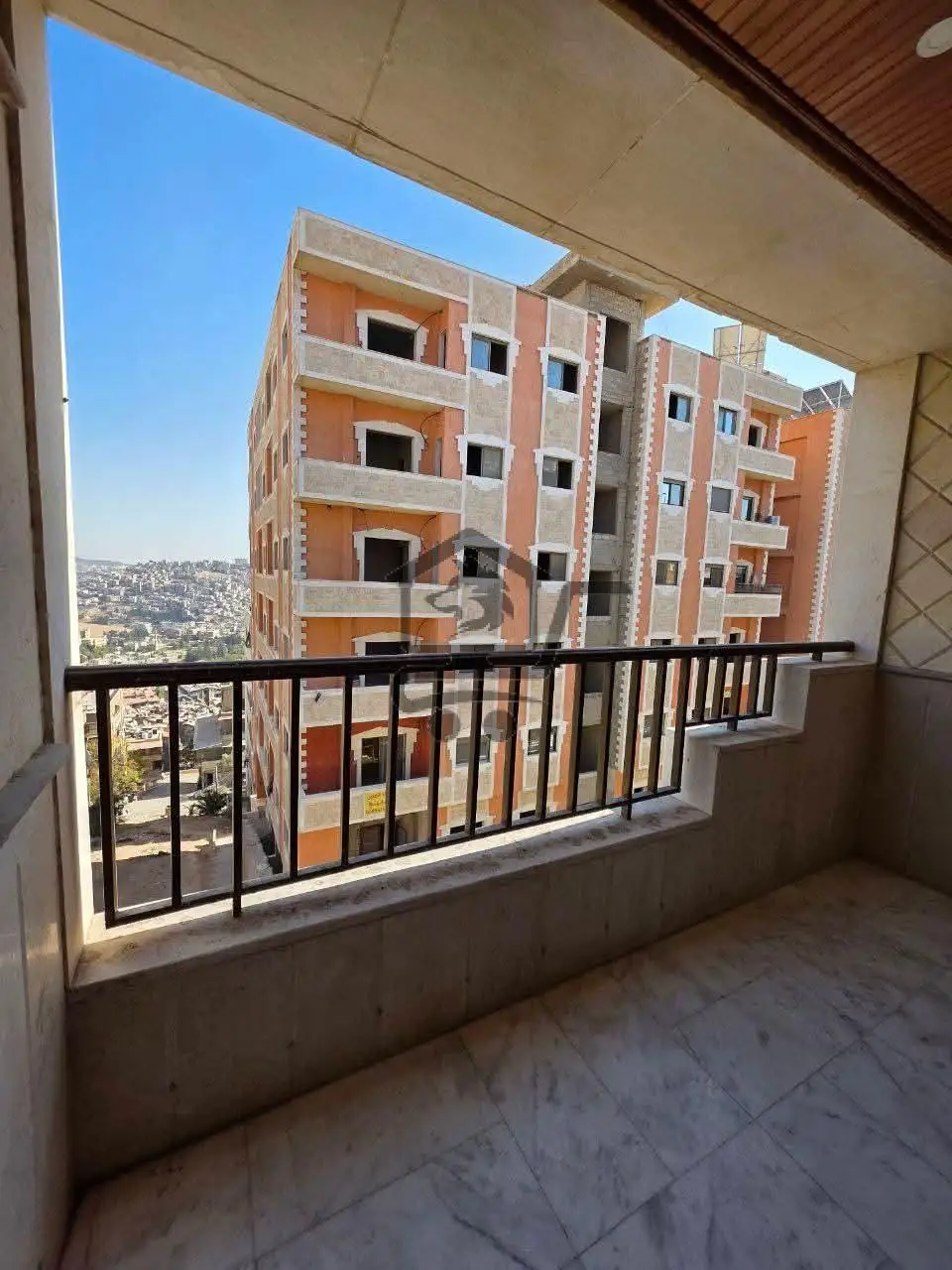 منزل فخم بموقع حيوي وراقي - الصورة 7