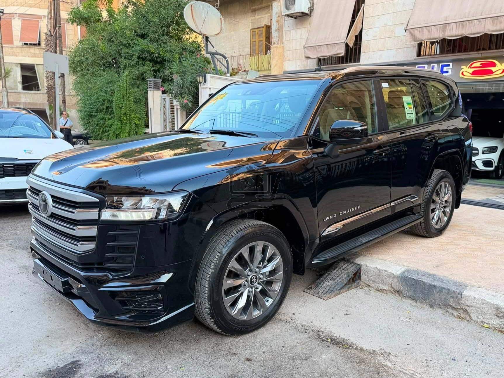 Toyota Land Cruiser GXR - الصورة 1