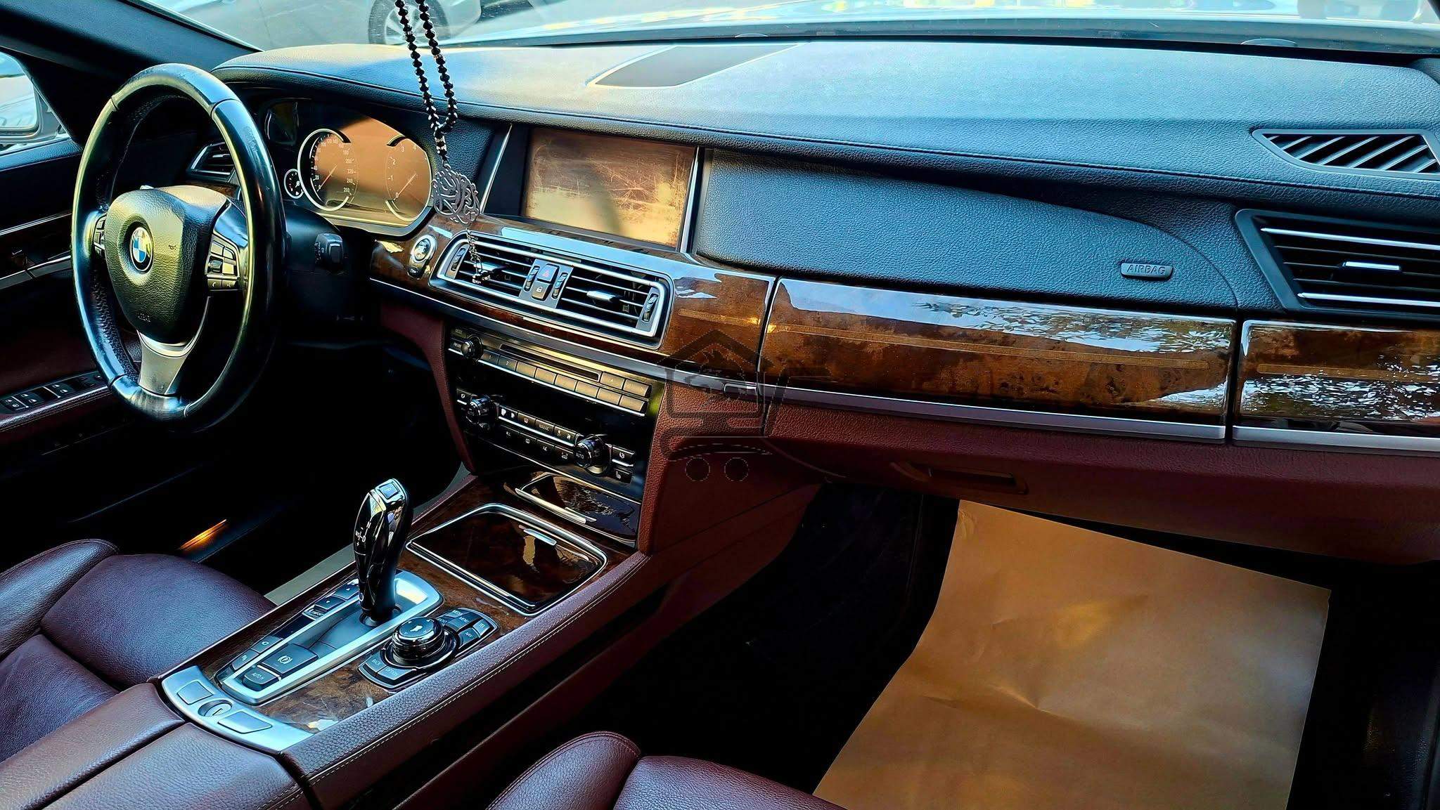 BMW 750Li 2013 - الصورة 8