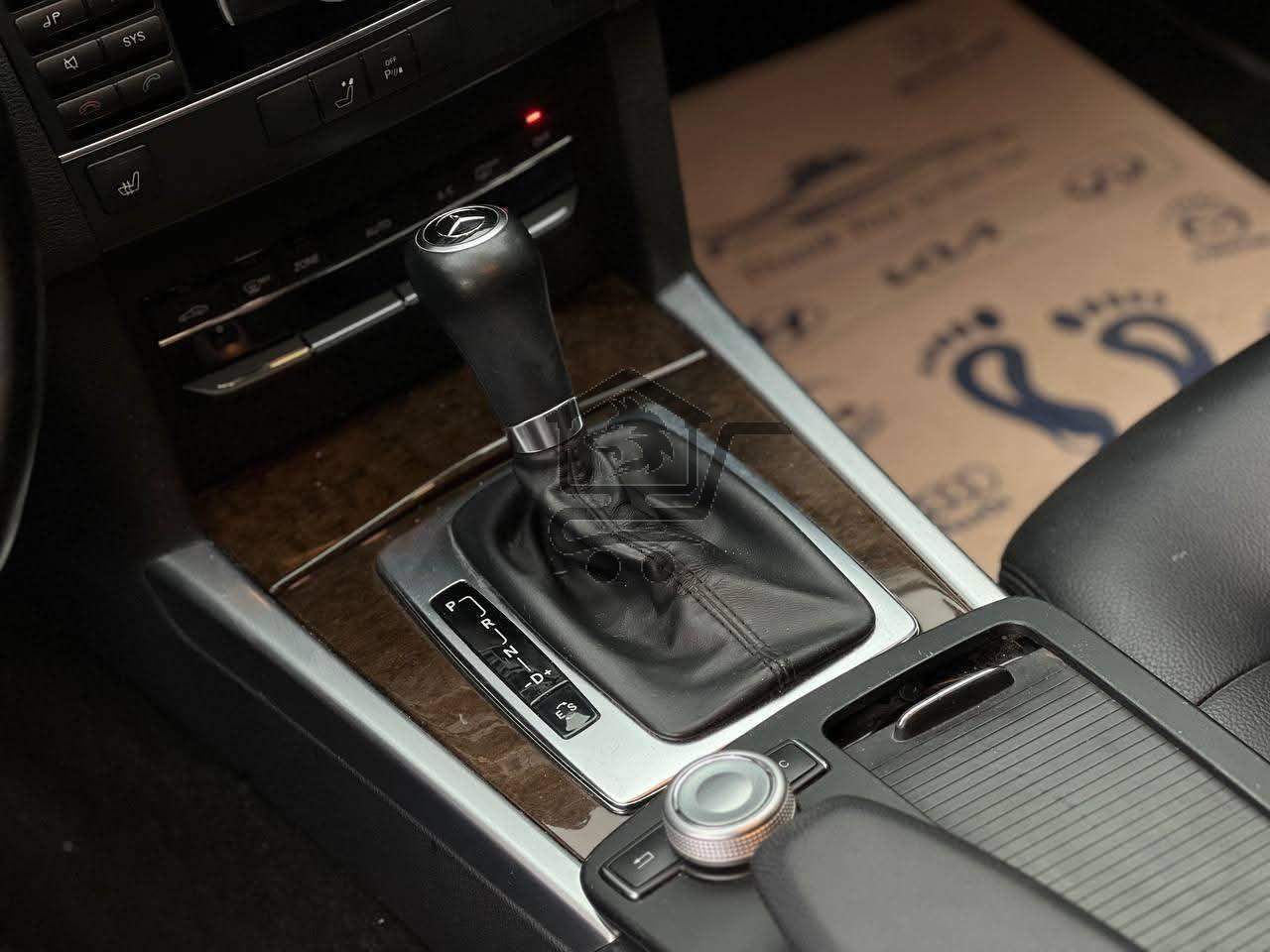 Mercedes-Benz E200 - الصورة 10