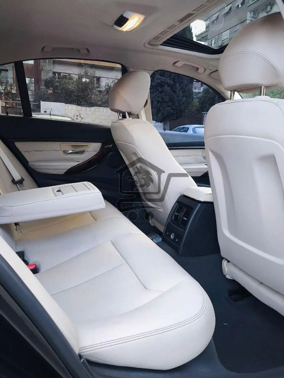 BMW 320i 2015 - الصورة 10