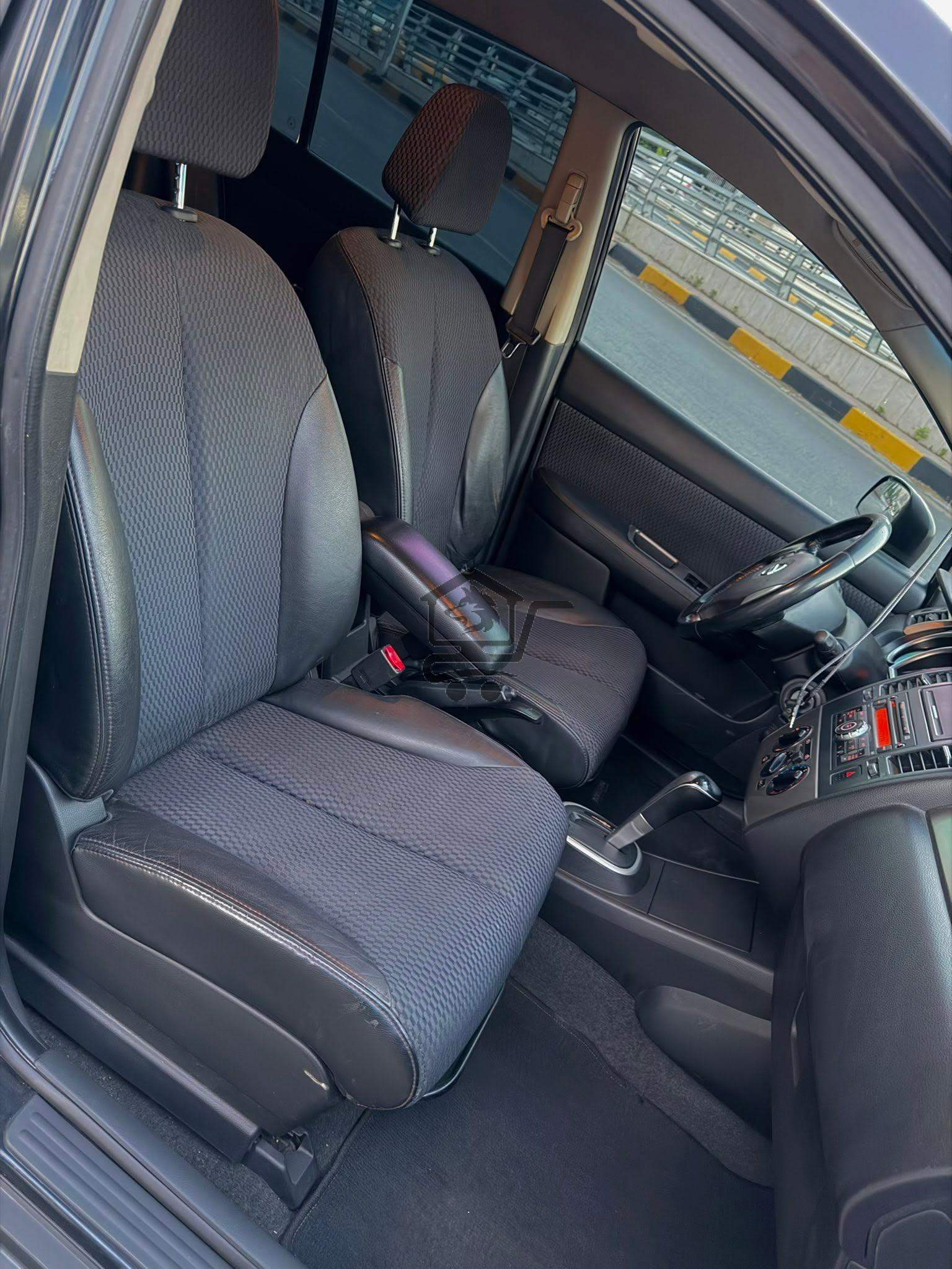 Nissan Tiida 2009 - الصورة 5