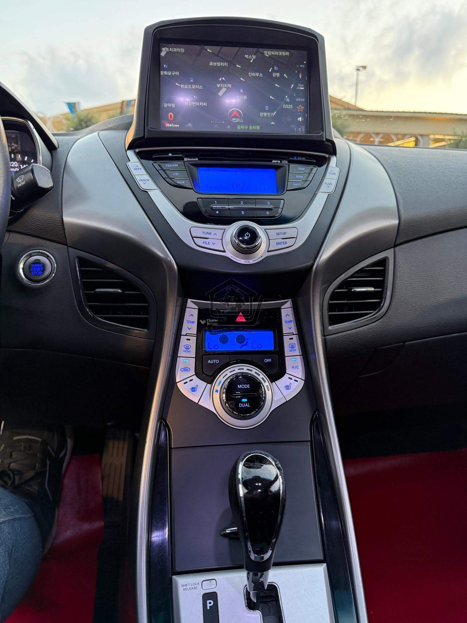 Hyundai Avante 2011 - الصورة 8