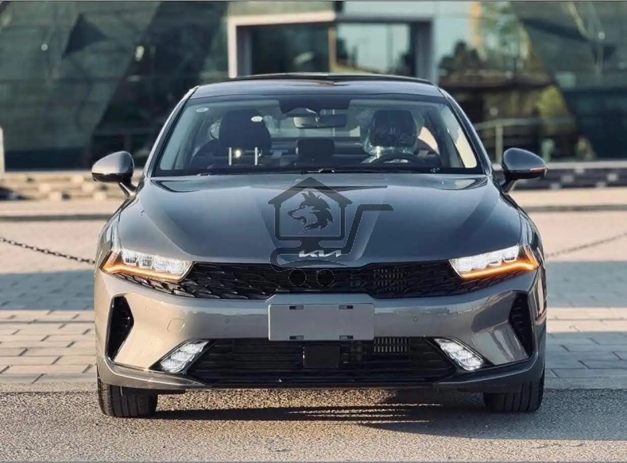 2025 Kia K5 - الصورة 1