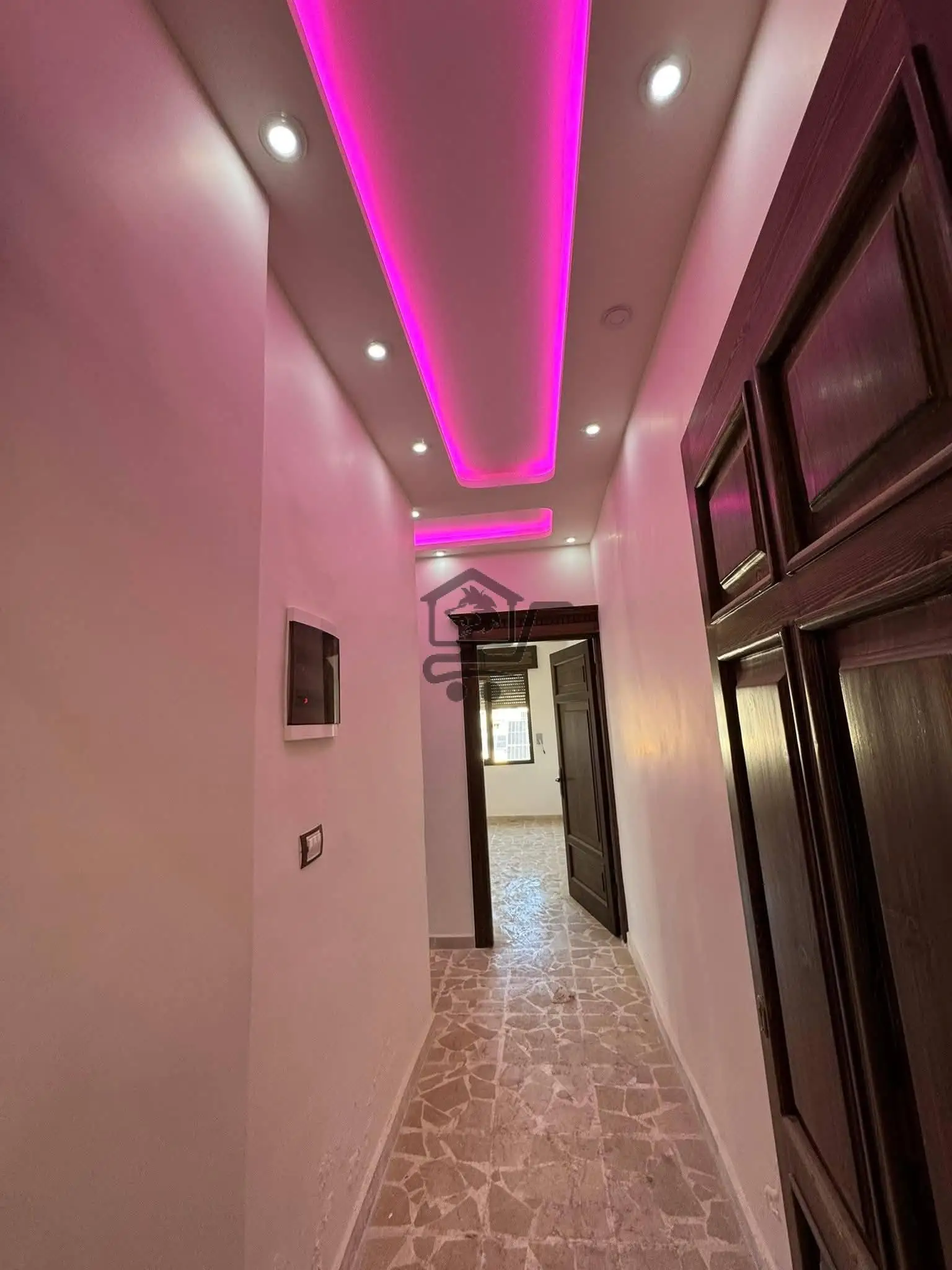 شقة جميلة للبيع - الصورة 2