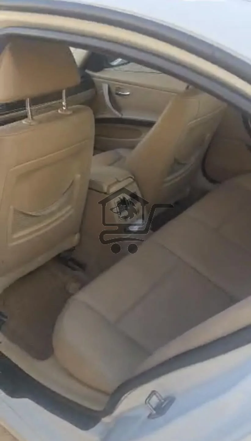 بي ام 2010 BMW 320i - الصورة 4