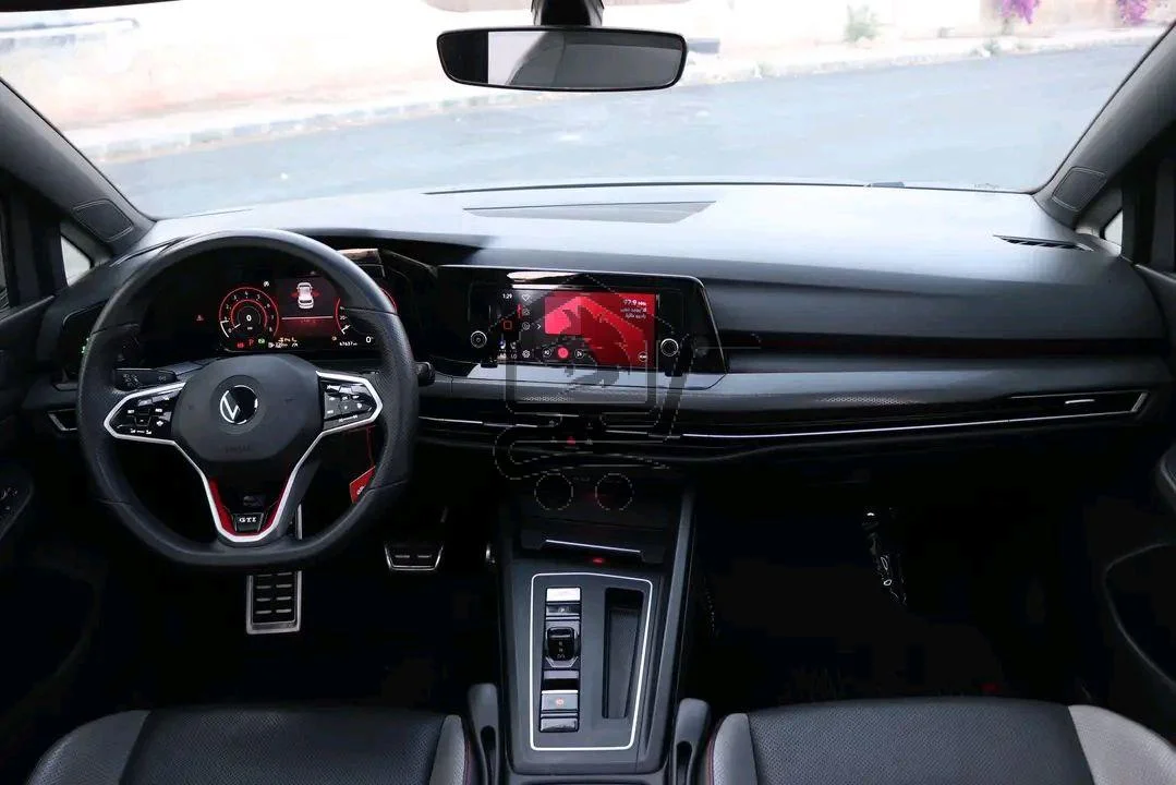 Volkswagen Golf GTI - الصورة 5