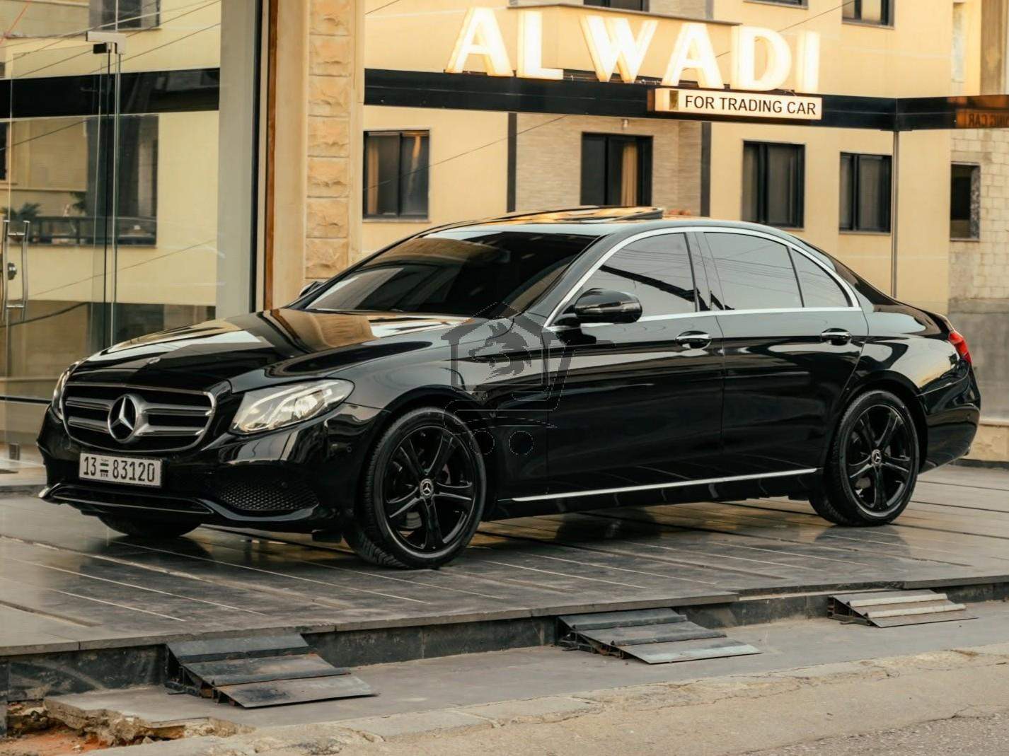 Mercedes-Benz E200 - الصورة 3