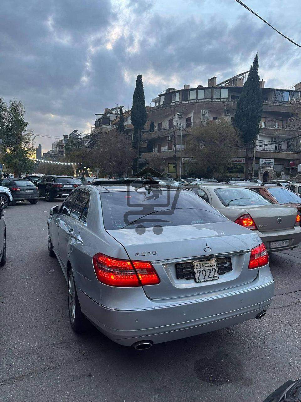 Mercedes benz E300 - الصورة 4