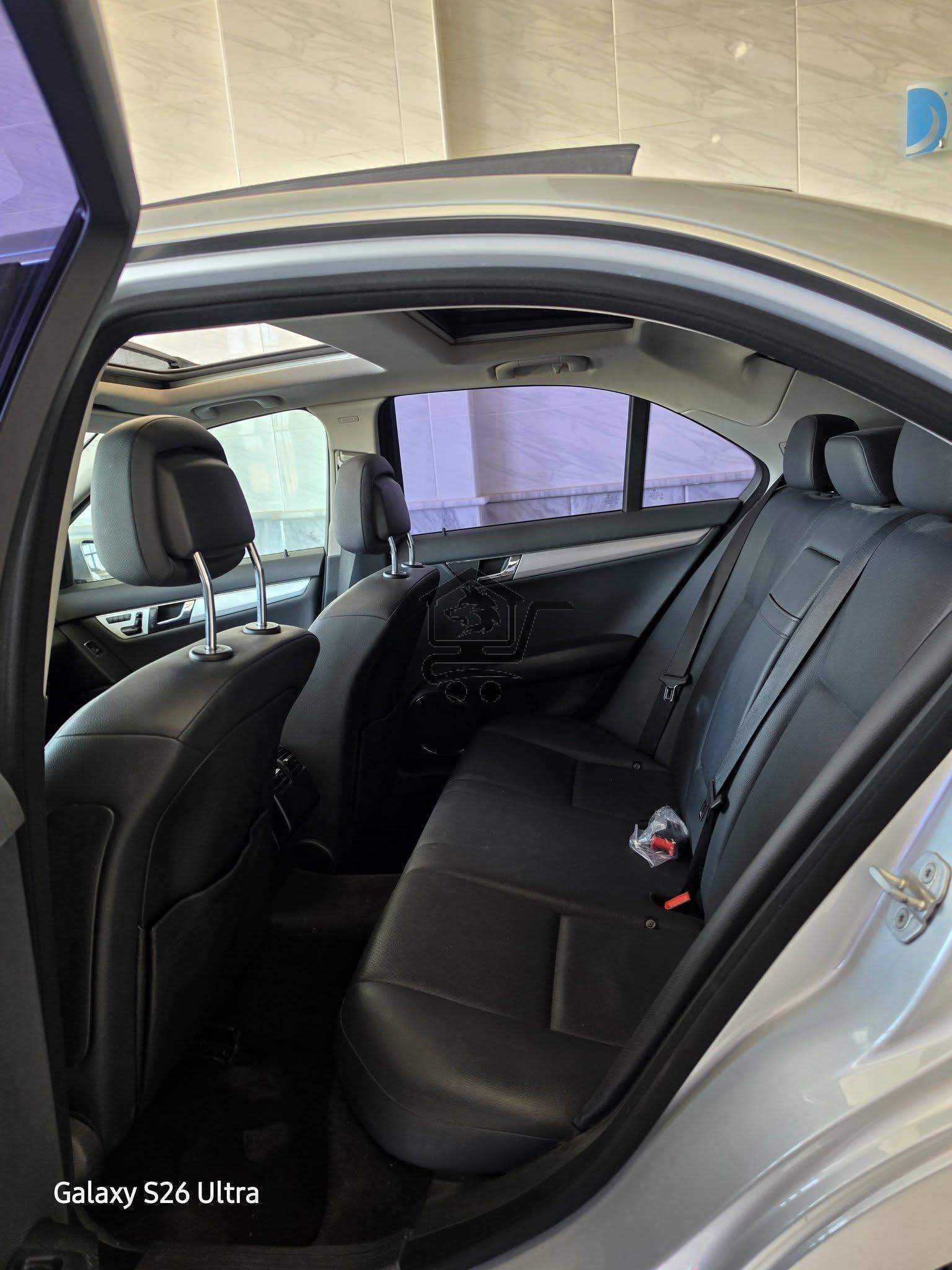 Mercedes C200 2011 - الصورة 10