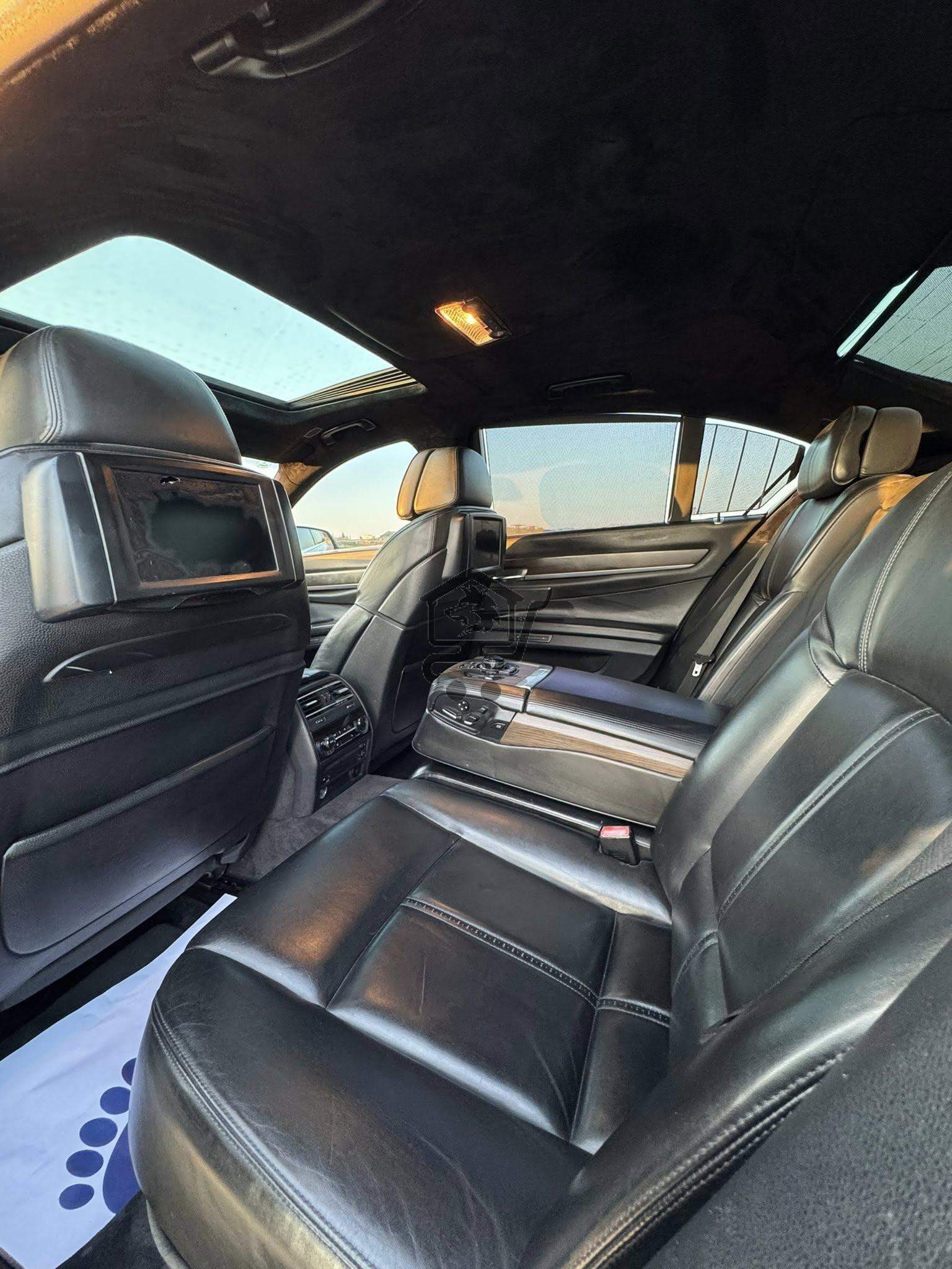 BMW 740 Li - الصورة 10