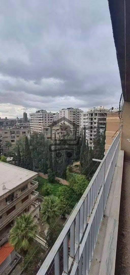 شقة للبيع بموقع مميز - الصورة 8