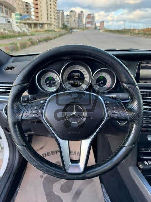 Mercedes-Benz E300 - الصورة 7